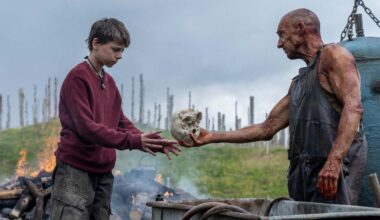 "28 ans plus tard", un film sauvage, sanglant et étonnamment émouvant signé Danny Boyle - rts.ch