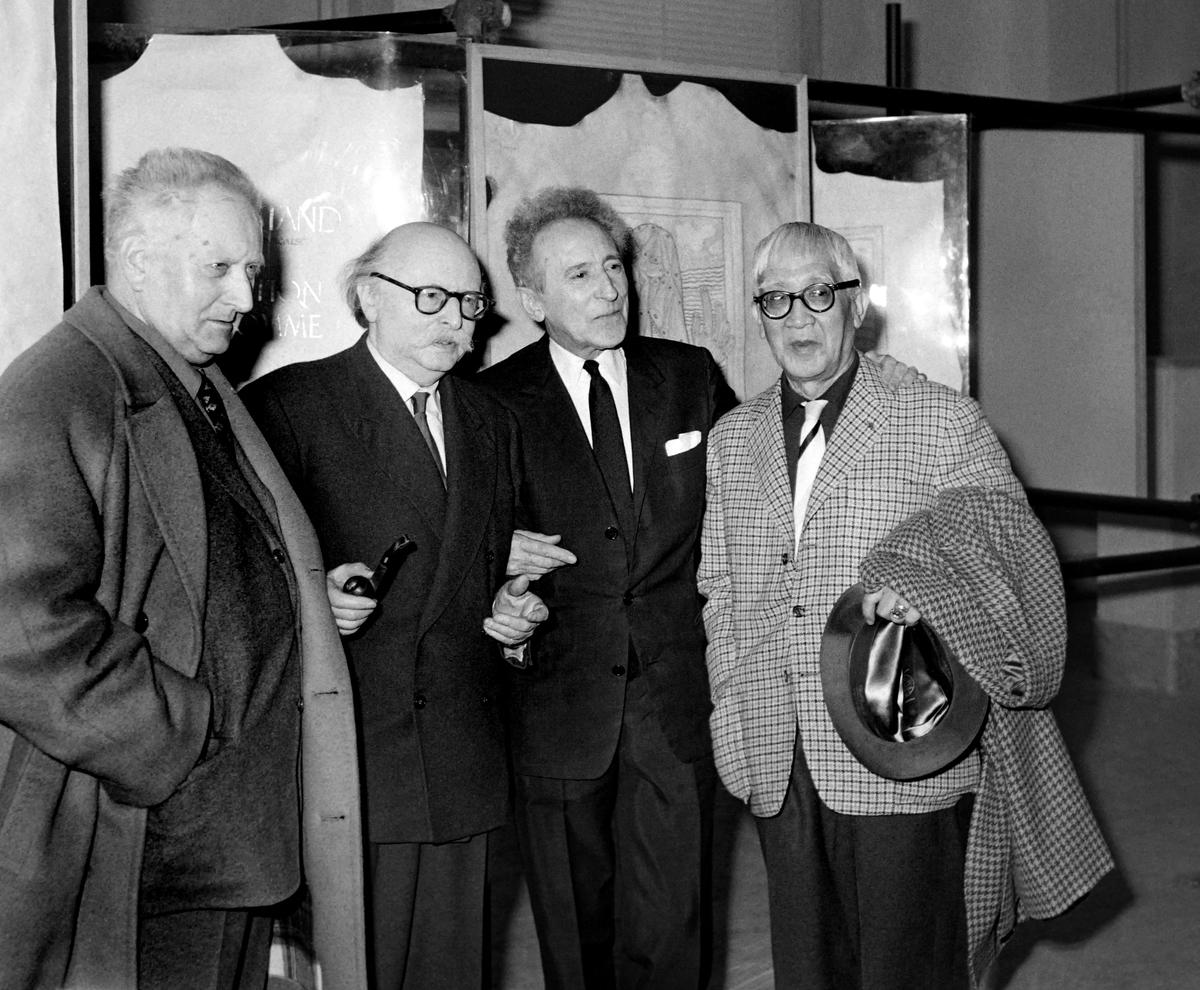 Joseph Foret, Jean Rostand, Jean Cocteau et Foujita en 1961 à Paris.