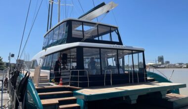 Construit à Bordeaux, le nouveau catamaran du groupe Beneteau tente de concilier grand luxe et durabilité