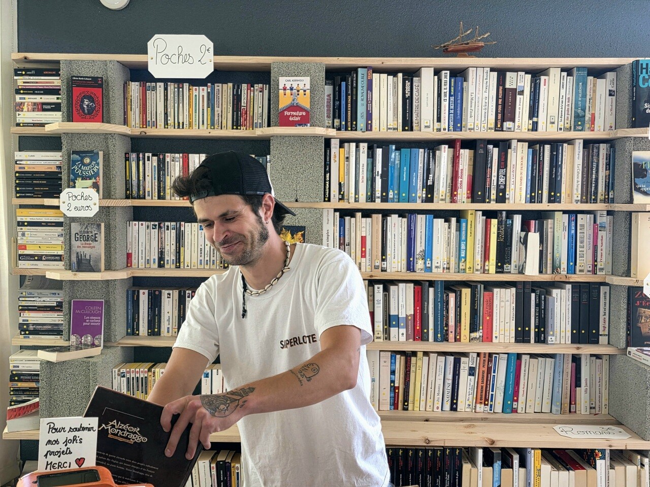 Pour son ouverture, cette librairie de Caen offre des livres aux clients