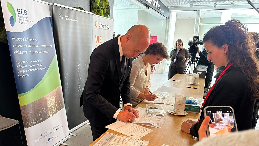 Les ministres de l'UE invités à tester la présence de "polluants éternels" dans leur sang