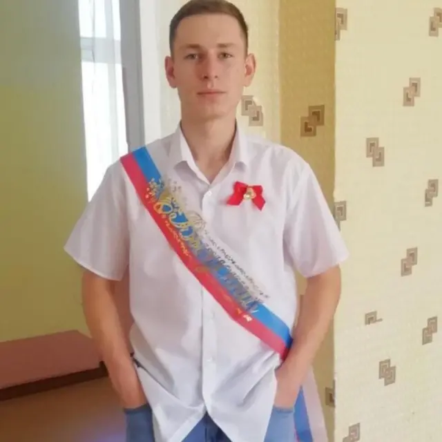 Alexander Petlinsky lors de la remise des diplômes de 9e année