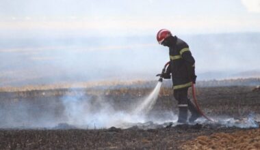 un feu d'herbe s'est déclaré sur un campus universitaire