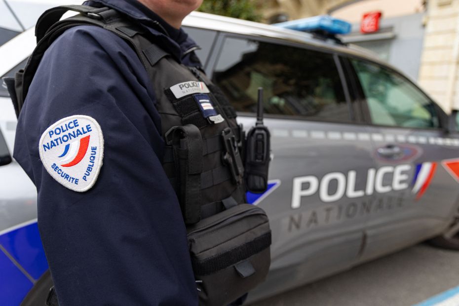 un homme de 20 ans meurt poignardé en pleine rue, "il avait une plaie grave à l'abdomen"