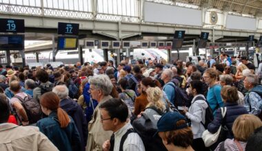 pagaille à la gare de Lyon, où les trains affichent jusqu’à 4h30 de retard