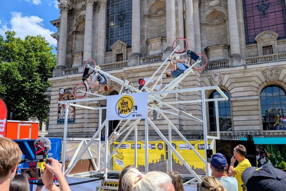 Animation de looping en vélo au Fan Park