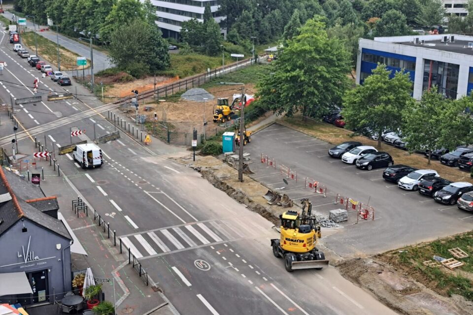 La rue de Châteaugiron fait l'objet d'important travaux pour accueillir une piste cyclable du Réseau Express vélo.