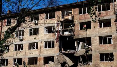 L'Ukraine dit avoir frappé une base aérienne russe alors que Moscou intensifie ses frappes