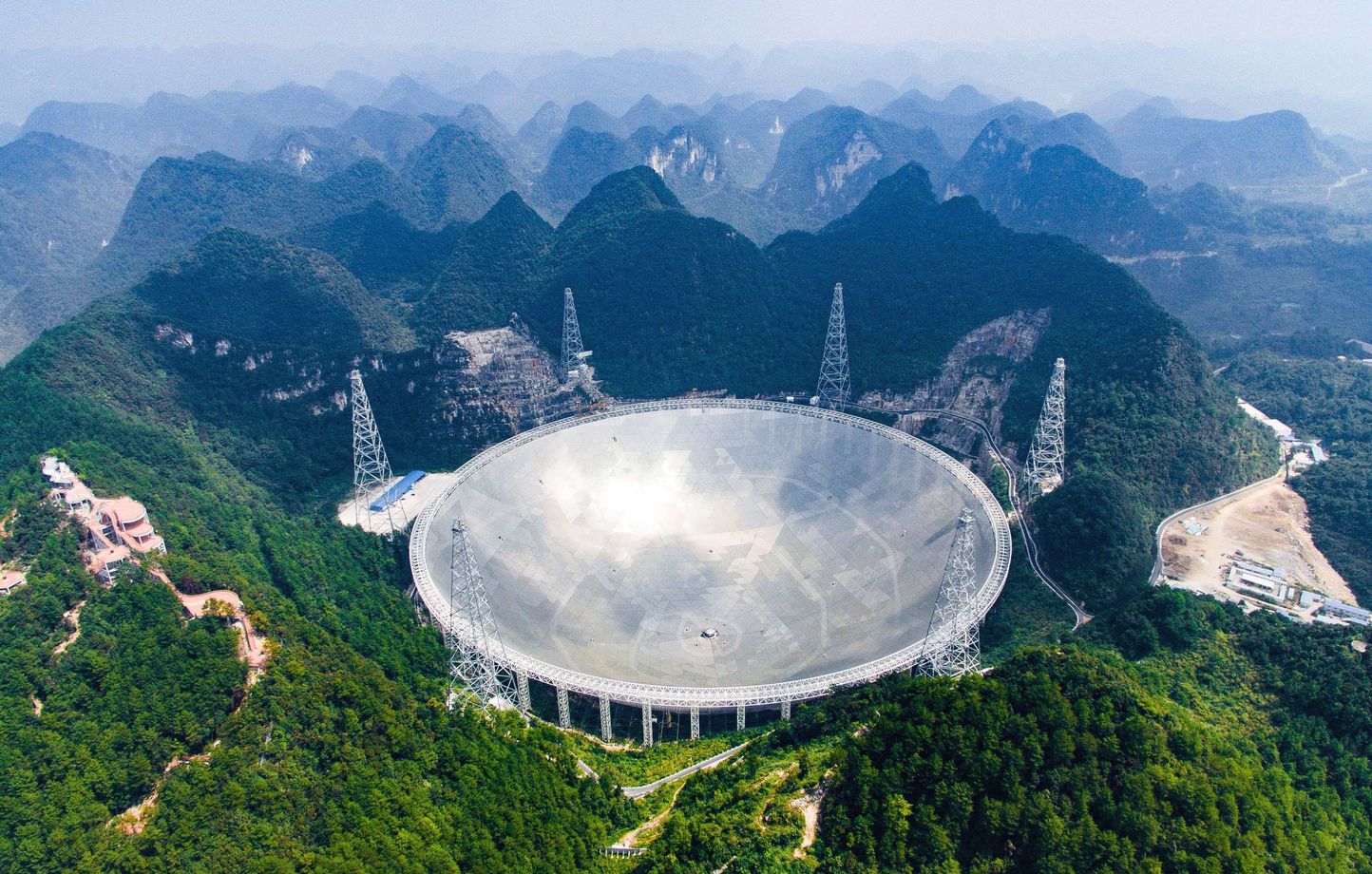 « Il va écouter l’univers entier » : le plus grand radiotélescope du monde, FAST, achevé en Chine, promet de révéler des secrets cosmiques inaccessibles jusqu’ici
