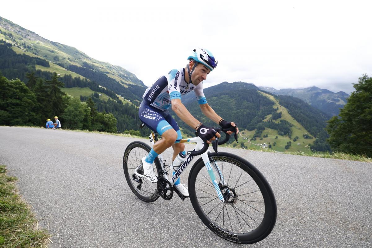 « Je ne voulais vraiment pas tricher » : Lenny Martinez s'excuse deux jours après son « bidon collé » sur le Tour de France 2025 - L'Équipe