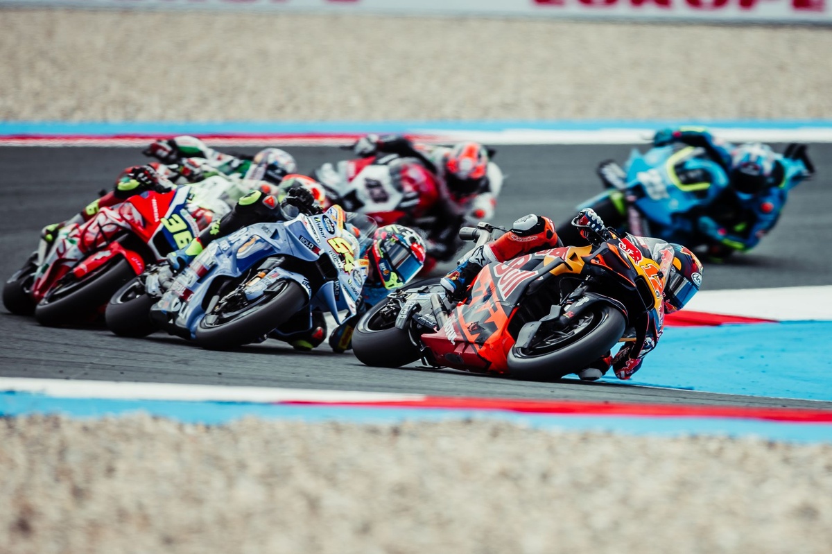 Viñales ralenti par son pneu arrière : "Probablement trop de puissance !"