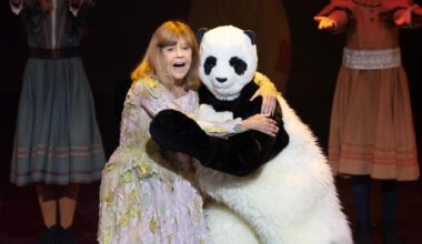 Chantal Goya, qui ne peut plus chanter « Pandi-Panda », porte plainte pour vol de son costume
