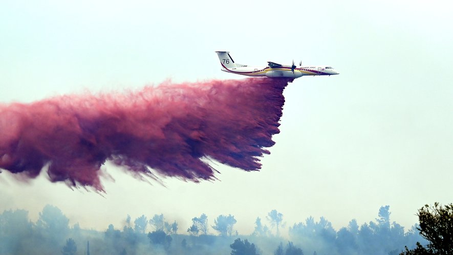 Incendie dans l’Aude provoqué par un véhicule en flammes : 400 hectares ravagés, 500 pompiers mobilisés, des personnes évacuées, le point sur le feu de Moux et Douzens