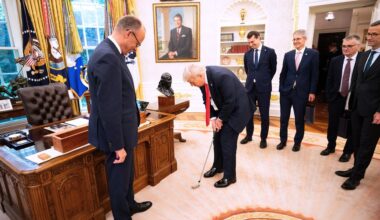 En plein entretien avec Friedrich Merz, Donald Trump dérape et assimile le chancelier allemand aux nazis