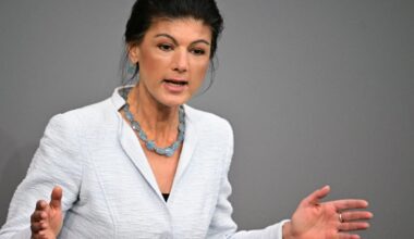 En Allemagne, Sahra Wagenknecht, leader d’un parti de gauche radicale, fait des appels du pied à l’AfD