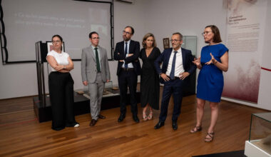 De droite à gauche : Chloé Théault, nouvelle directrice du Musée départemental de la Résistance et de la Déportation - Sébastien Vincini, président du Conseil départemental - Anne Boyer, vice-présidente en charge de la Culture - Vincent Gibert, vice-président en charge de l’Éducation, Vie associative, Valeurs de la République et Mémoire - Tristan Rouquet et Claire Léger, membres de l'équipe du musée.