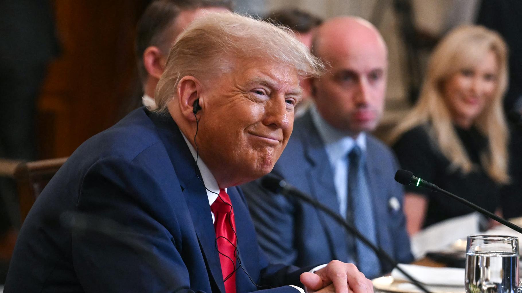 Donald Trump vise de nouveaux pays avec ses droits de douane, l’UE dans l’attente de son sort