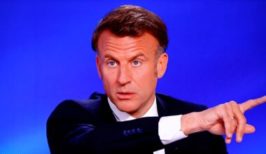 La pauvreté atteint un record, Emmanuel Macron, accusé par la gauche, est-il vraiment responsable ?