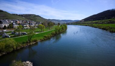Réouverture de la navigation sur la Moselle en Allemagne, l'écluse endommagée de nouveau opérationnelle