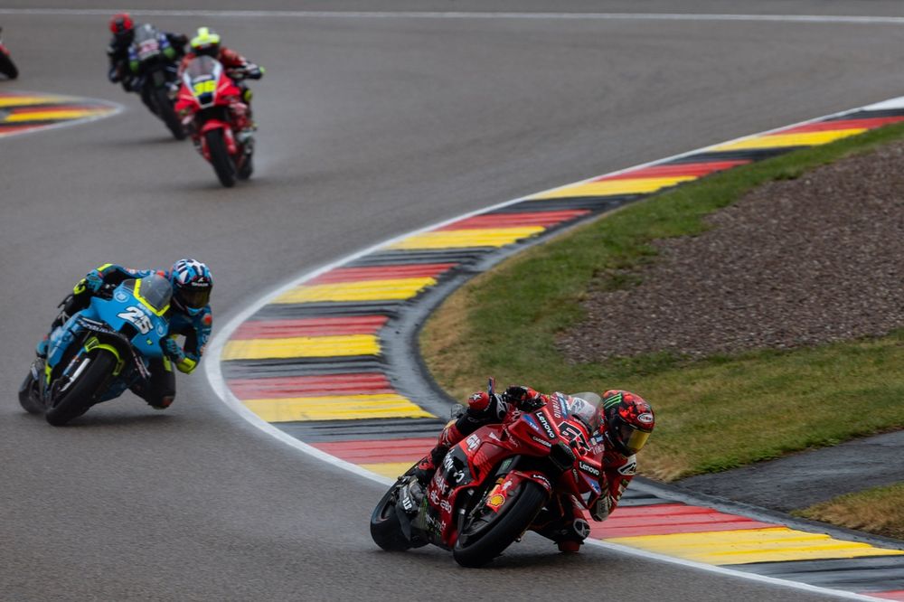 Pecco Bagnaia a terminé le sprint devant Raúl Fernández et Joan Mir, à trois secondes des points.