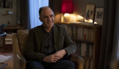 La série « En thérapie » d’Arte adaptée au théâtre et on sait déjà qui jouera le psy