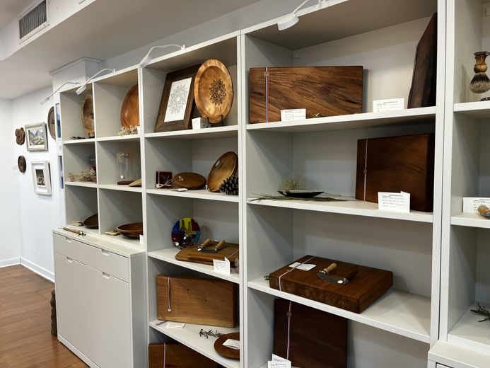 Les créations de Guy du Toit à la vente dans son atelier à Carcassonne.