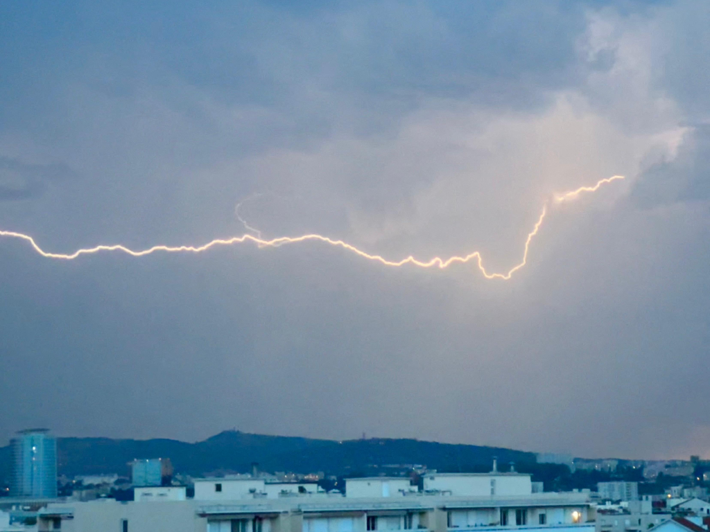 Des orages arrivent à Lyon et dans le Rhône ce dimanche, voici à quel moment ils vont frapper