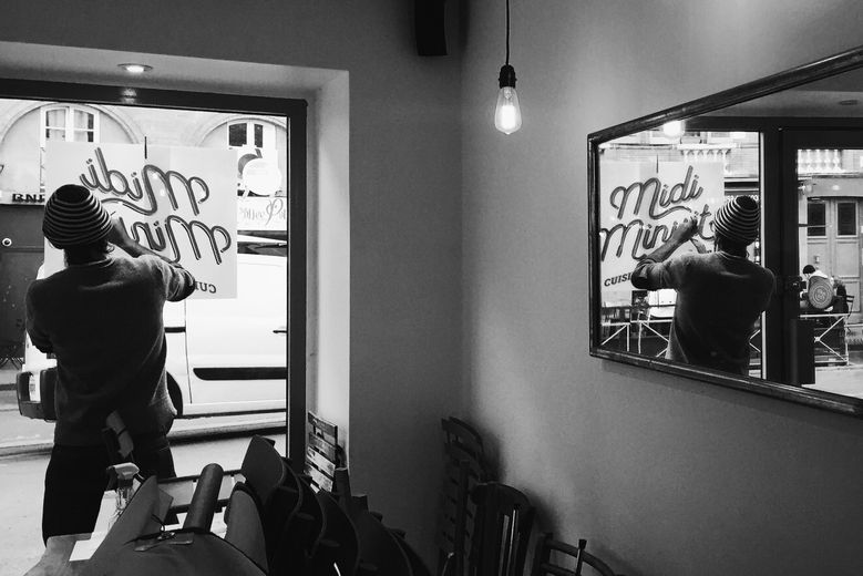Olivier Gaudry, de dos, en plein travail.