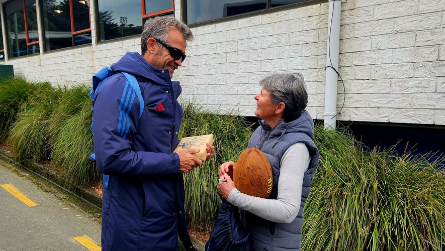 Tournée du XV de France en Nouvelle-Zélande - Coulisses. L'improbable rencontre entre Fabien Galthié et Jane, une Néo-Zélandaise à l'histoire particulière