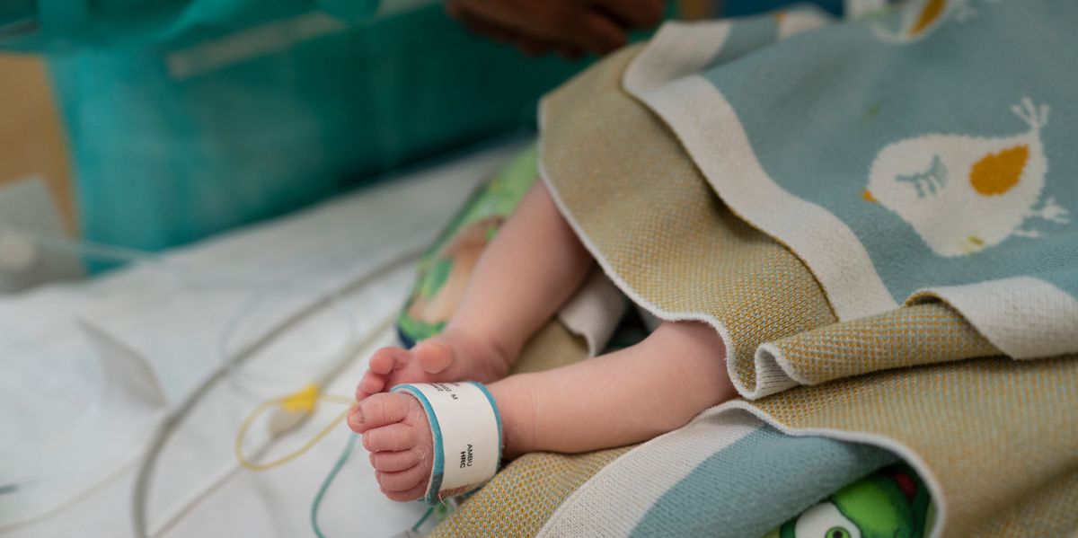 Royaume-Uni: huit bébés sont nés grâce à l’ADN de trois personnes