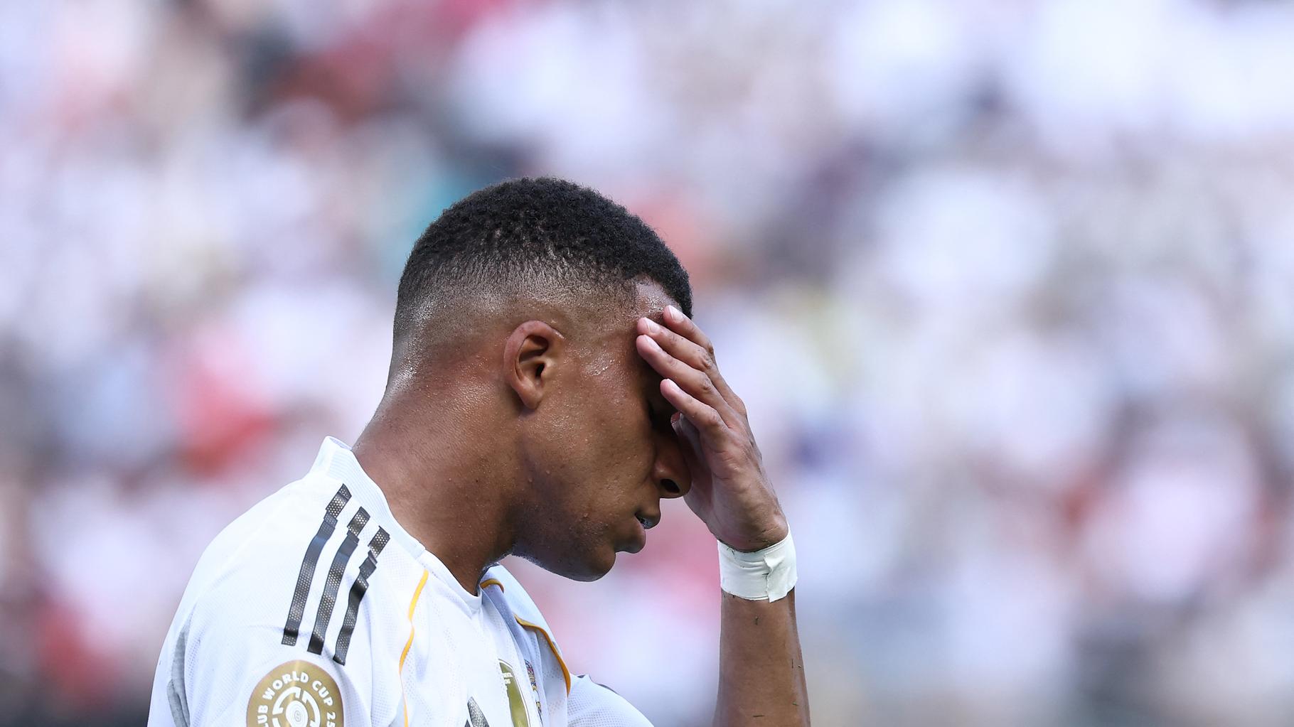Kylian Mbappé accusé d’avoir fait des chèques suspicieux à des policiers, une enquête ouverte à Paris