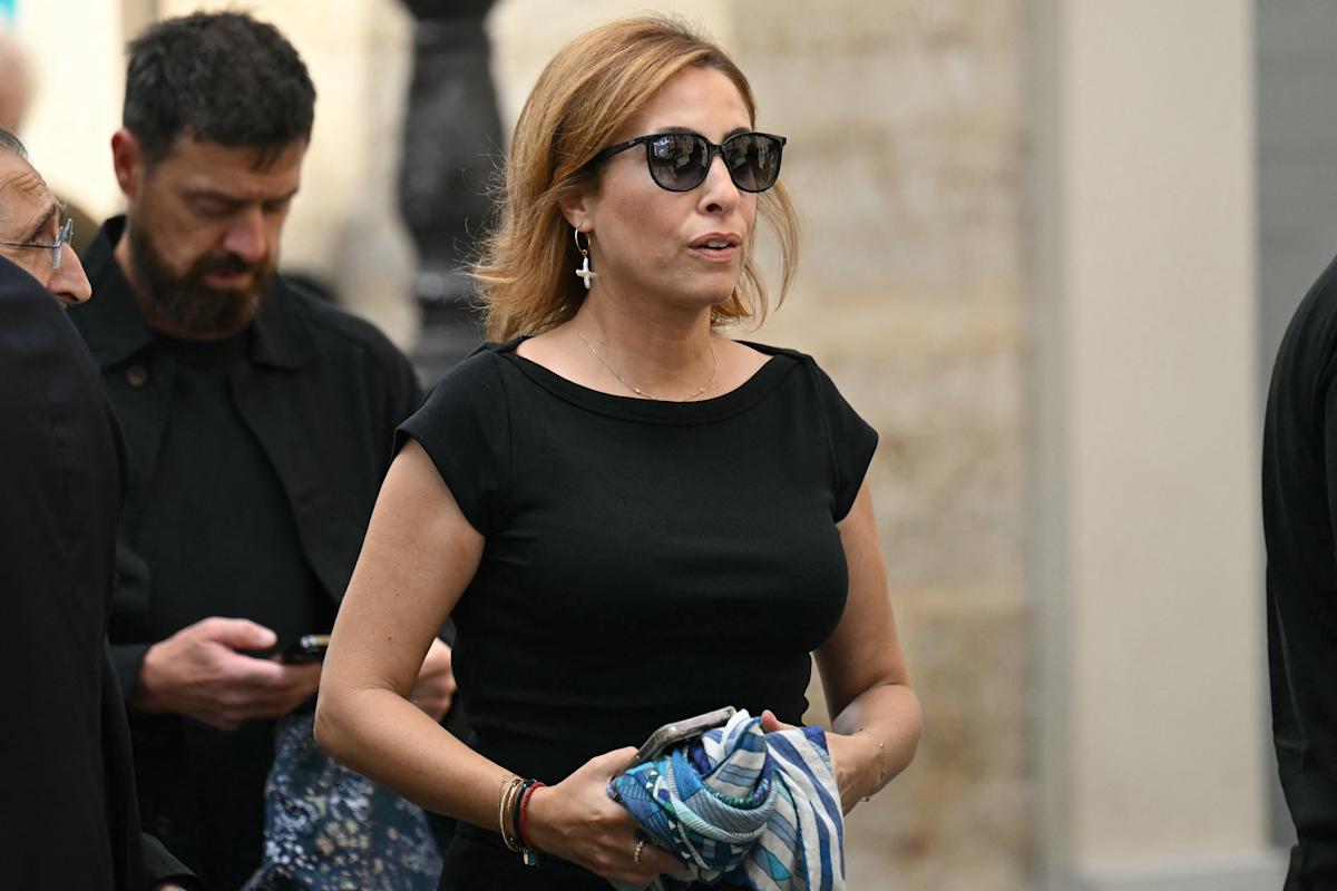Léa Salamé, Marc Lavoine, Faustine Bollaert... Les stars lui rendent un dernier hommage