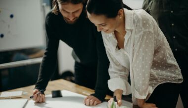 Doit-on dire à son employeur qu’on est en couple avec un collègue ? Voici ce qu’en dit le Code du travail