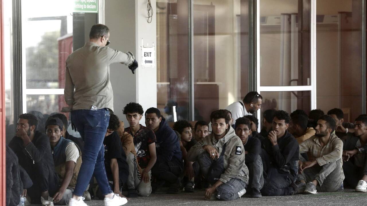 Comment la Russie influence les flux migratoires depuis la Libye pour déstabiliser l’Europe