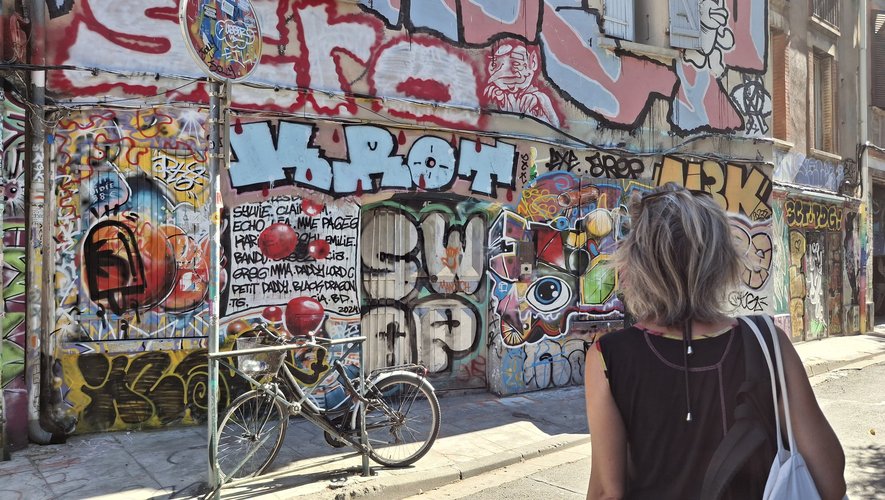 "Nous n’avons pas de Banksy à Toulouse mais Invader est mondialement connu" : le Graff Tour passe par le quartier Arnaud Bernard