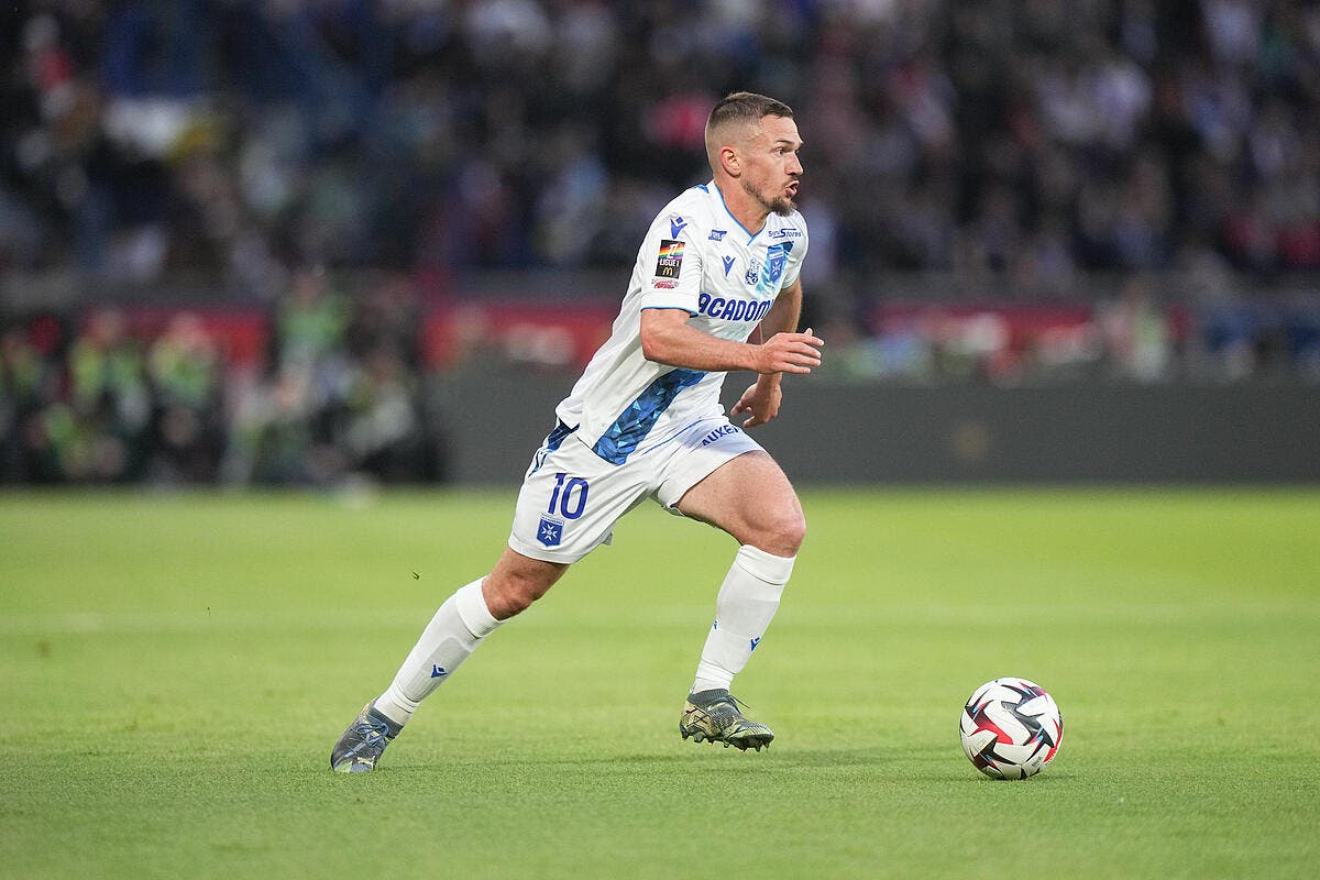 Officiel : Gaëtan Perrin quitte Auxerre pour la Russie
