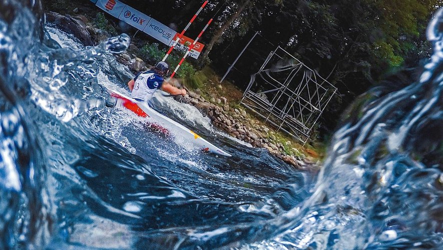 PORTRAIT. "Je ne les vois pas arriver" : photographe et ancien champion d’apnée, il capte les sportifs depuis l’eau