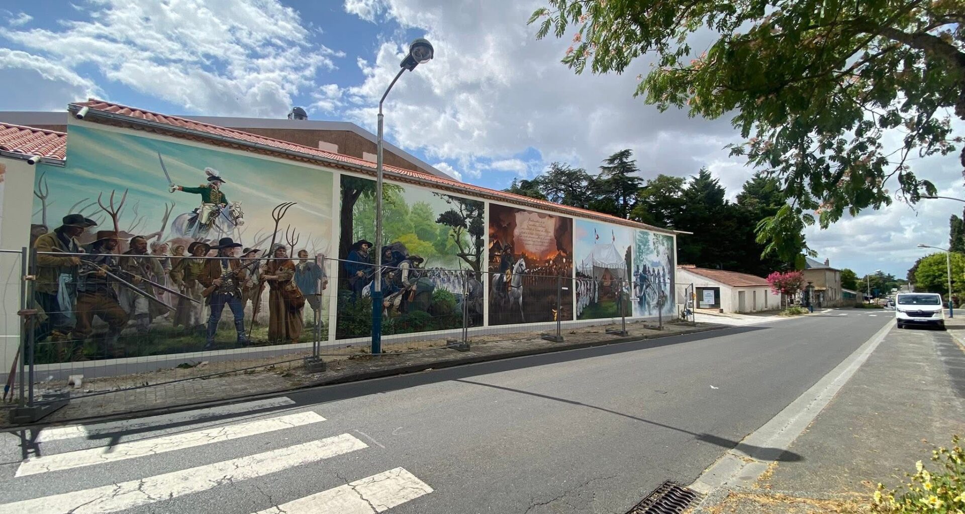 le général Charette célébré à travers une fresque gigantesque