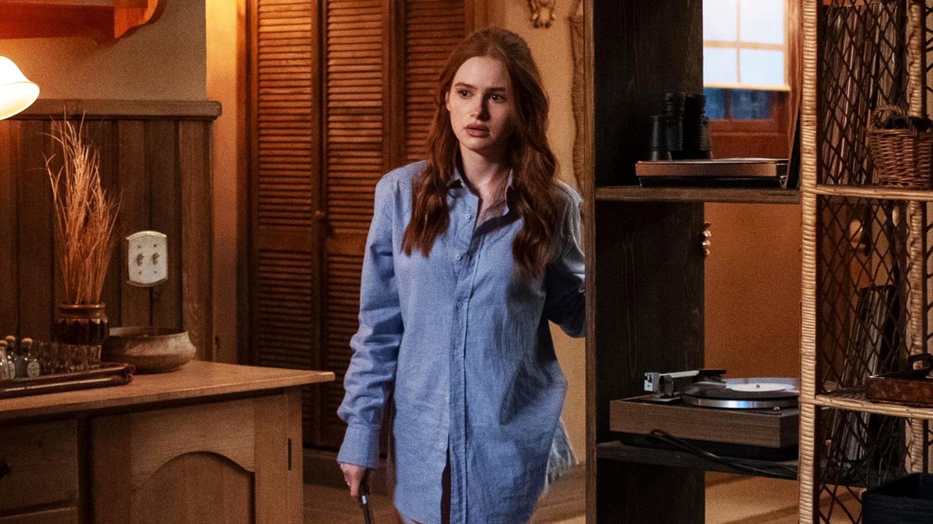 Dans « Les Intrus », Madelaine Petsch confirme que la hache plantée à 3cm de sa tête était vraie