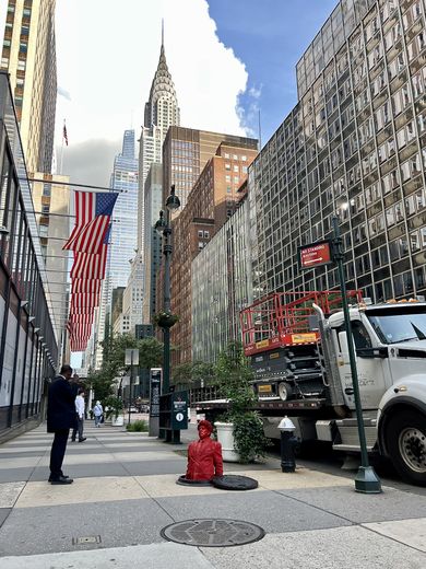 Donald Trump sortant des égouts face au Chrysler Building à New YorK