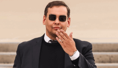 George Santos, ex-élu trumpiste, a fait des adieux dramatiques avant ses 7 ans de prison