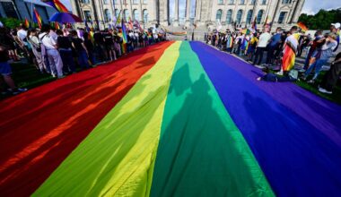 En Allemagne, le drapeau LGBTQI+ au cœur d’une nouvelle bataille culturelle