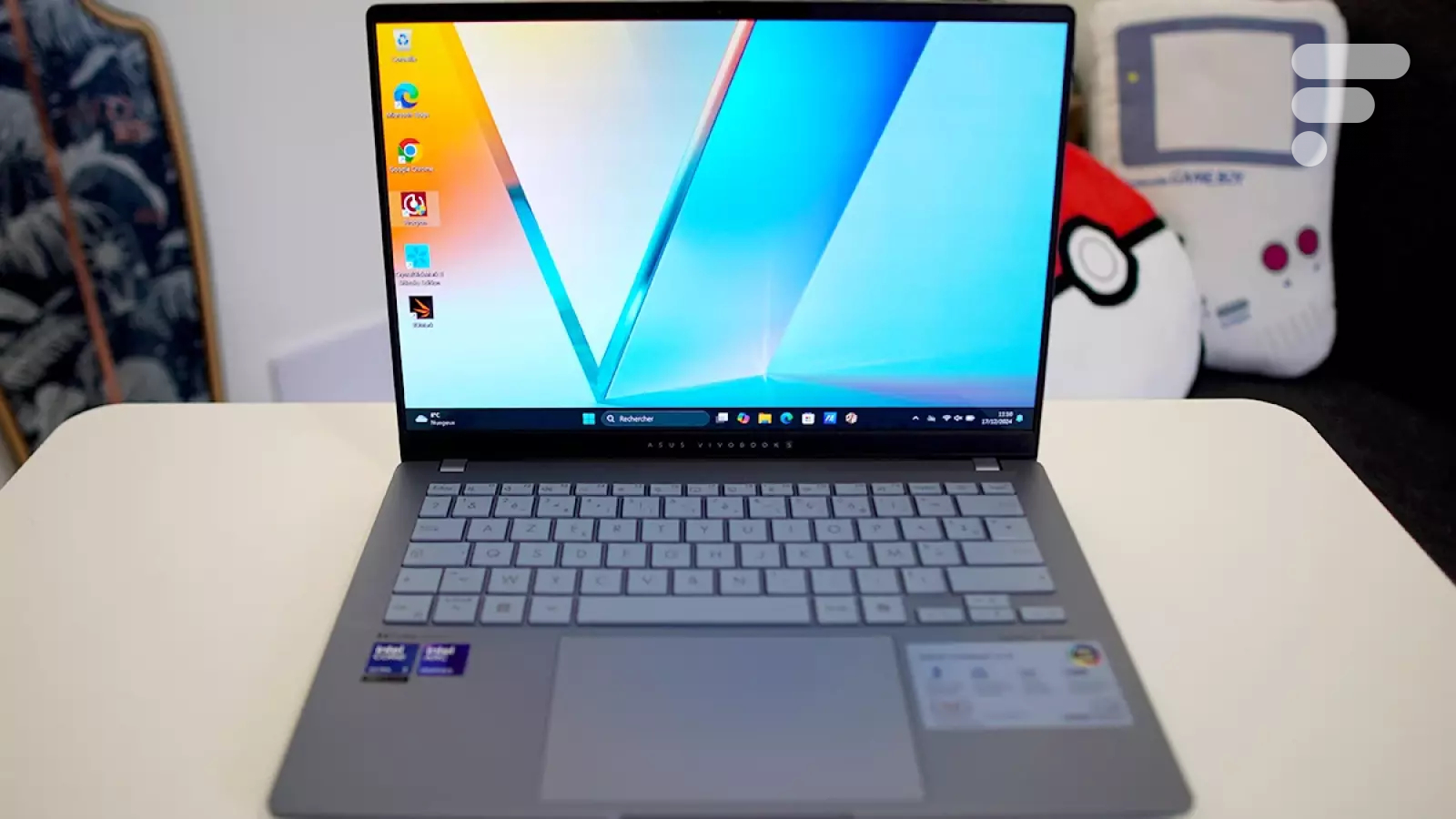 Pour oublier votre vieux PC, voici un laptop OLED 14" avec un Core Ultra 5, un poids plume et un prix en baisse de 20 %
