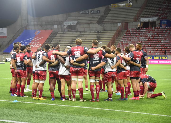 En 2020, l’ASBH est un géant endormi qui végète en Pro D2 et a plusieurs dettes. Les deux présidents en place Pierre-Olivier Valaize et Cédric Bistué sont enclins à vendre le club. Un projet avec entre autres Yannick Pons et Christophe Dominici, deux amis, émerge alors...