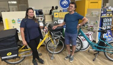 la Poste commercialise les anciens vélos électriques des facteurs