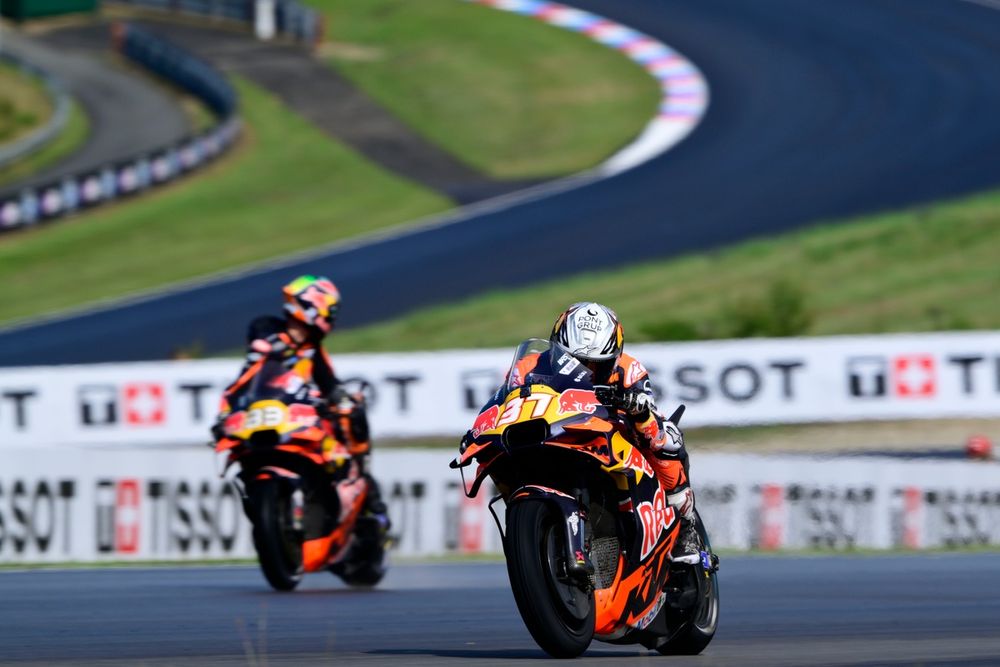 Pedro Acosta s'est toujours qualifié devant Brad Binder cette année.