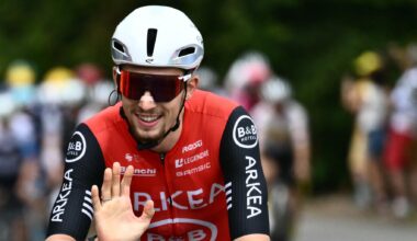 Kévin Vauquelin, le meilleur Français du Tour de France 2025, se blesse en descendant un escalier