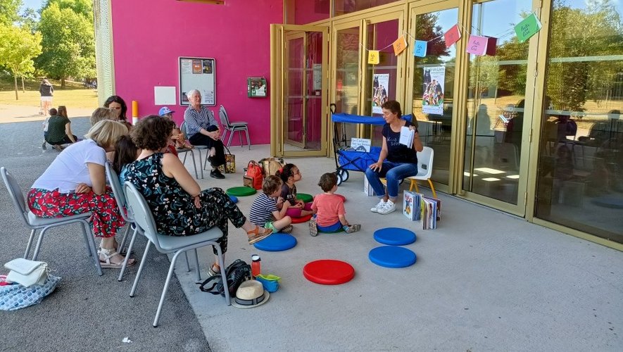 Olemps. Partir en livre : le chariot à histoires a regagné la médiathèque