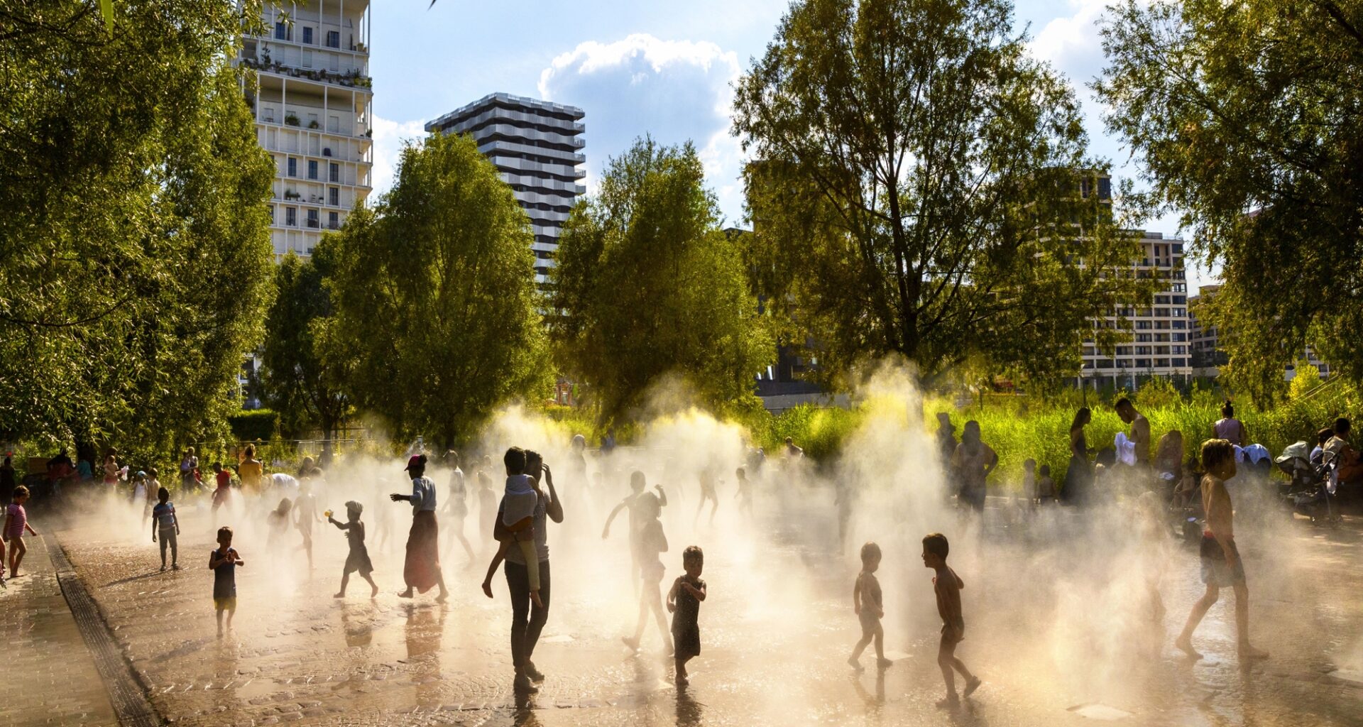 Les infos de 5h - Canicule : à Paris, les familles ont profité des parcs et jardins ouverts toute la nuit