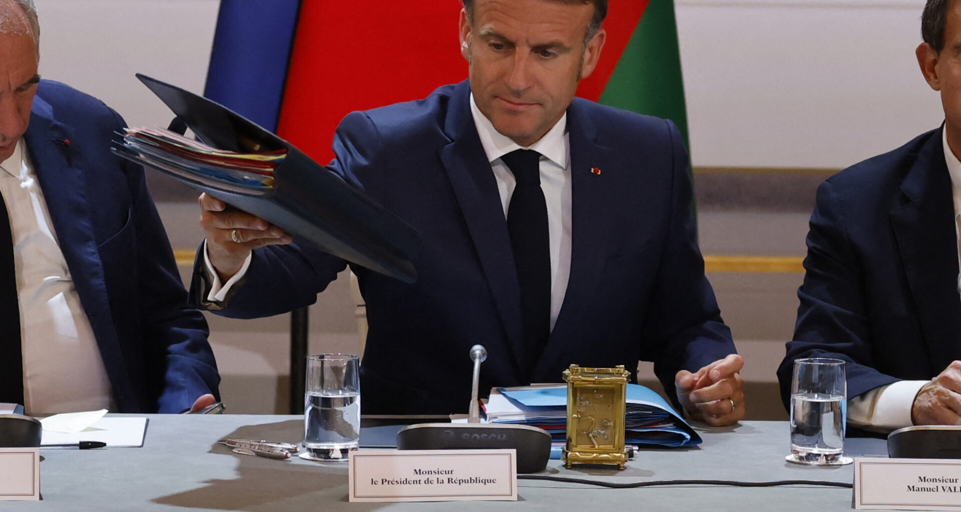 Emmanuel Macron ouvre un nouveau "sommet" à Paris pour sortir de l'archipel de l'impasse